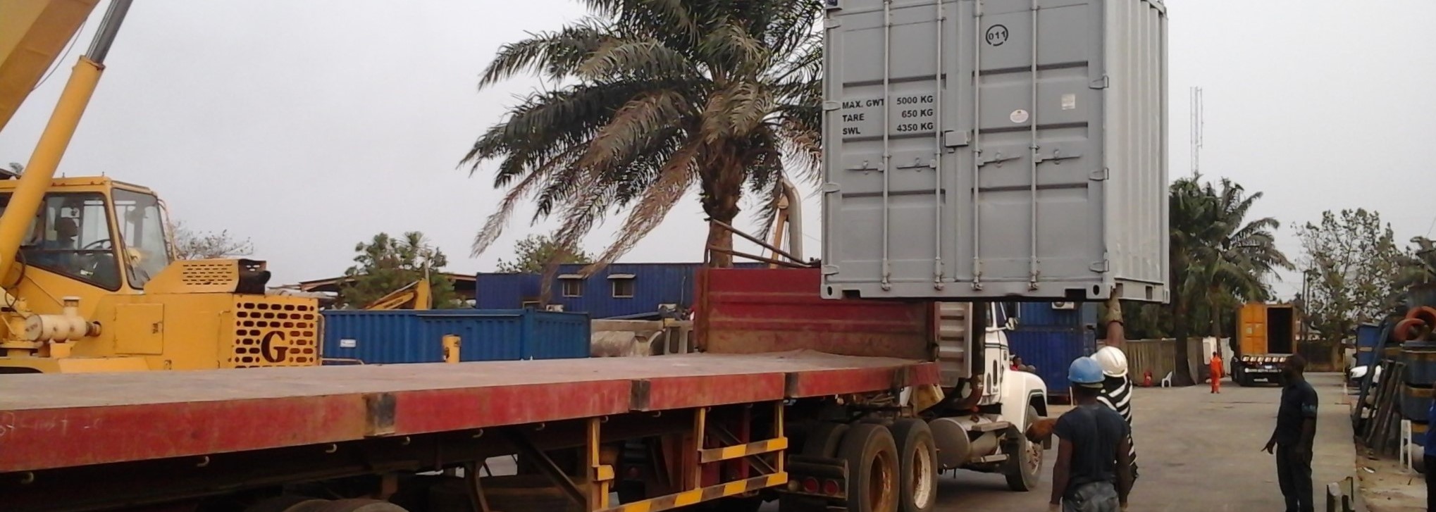 container-loading-on-truck